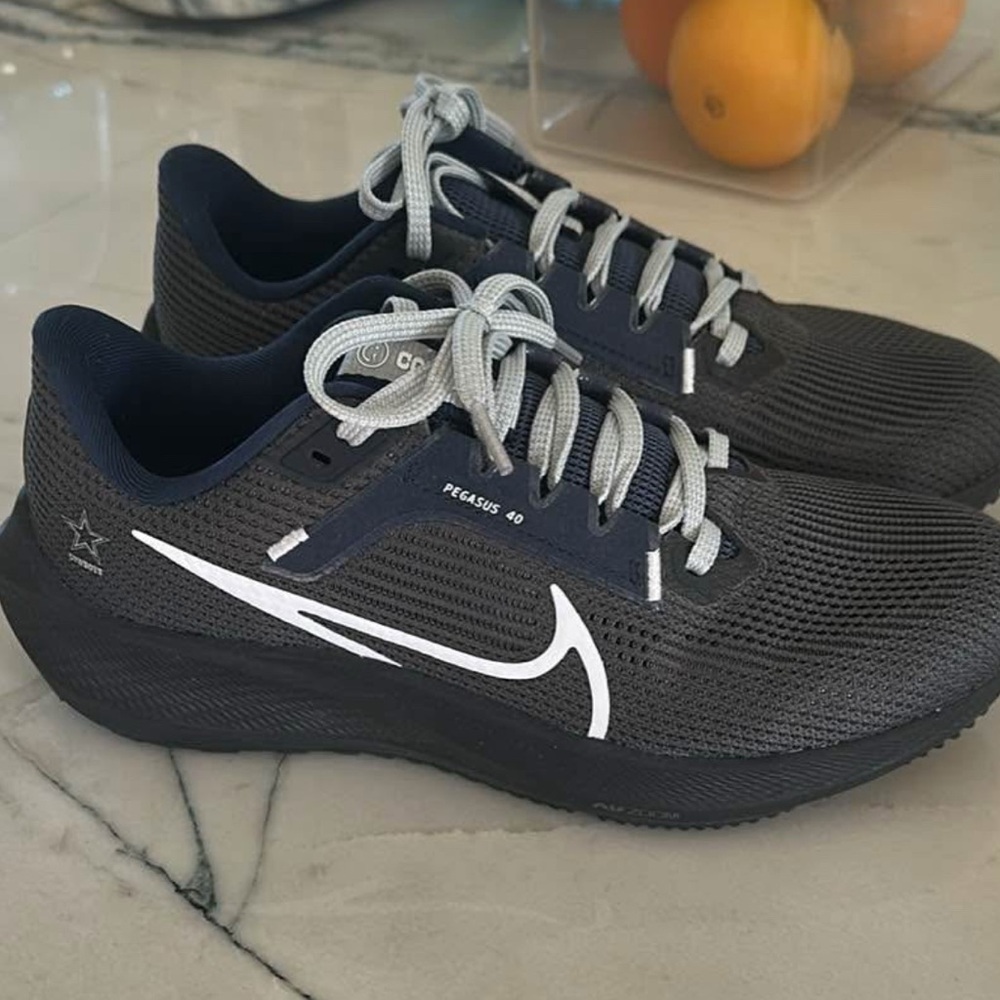 Nike Pegasus 40 Men's Sneakers - Dark Gray and White - Picture 2 of 5